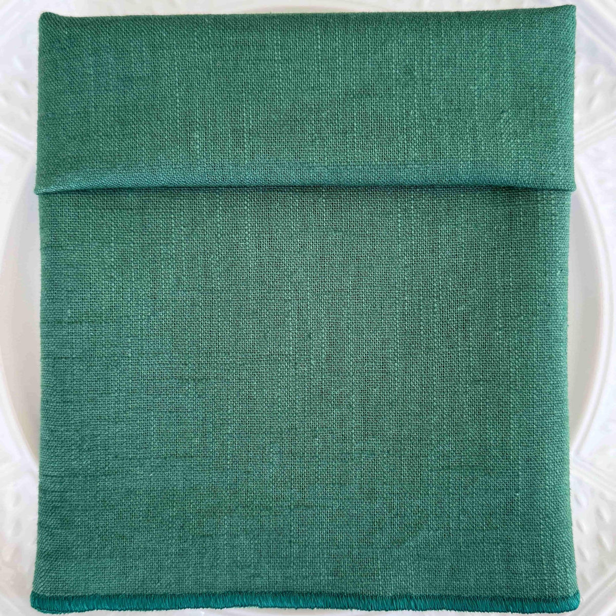 'Green Linen' Napkin with Scalloped Edge